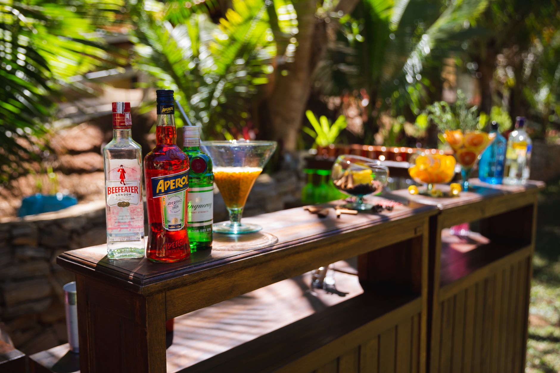 Batched Cocktails That Survive an Outdoor Summit County Wedding: Sun, Wind, and Dry Mountain Air