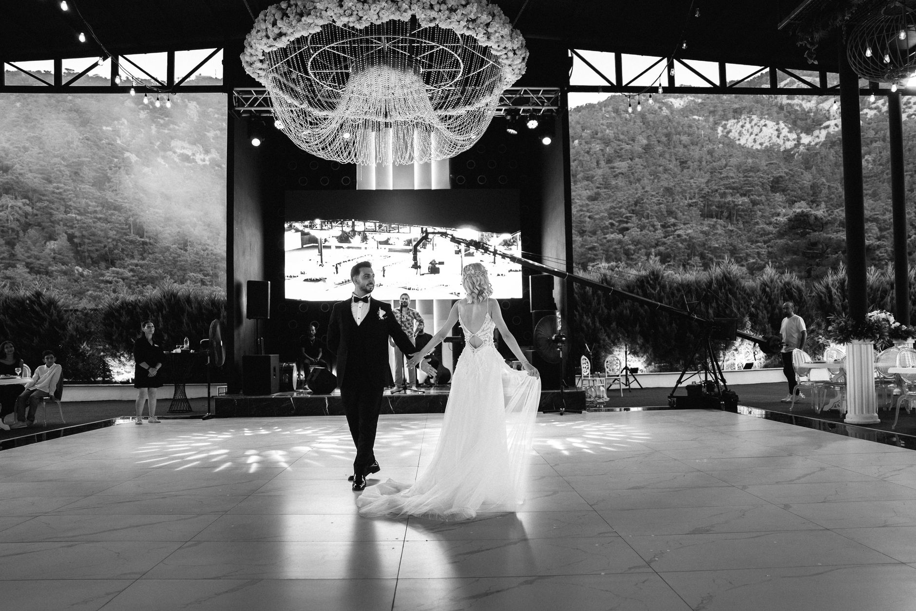 The Venue Questions to Ask Before You Book an Outside Bar Service in Summit County